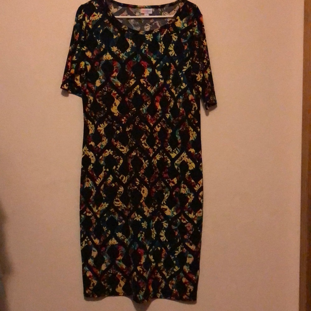 LulaRoe Julia XL black with floral pattern